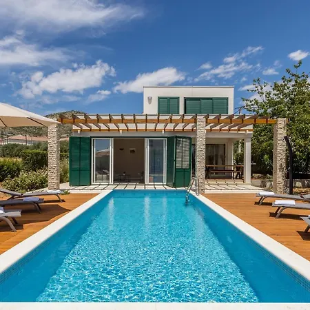 Villa Trogir Вілла *