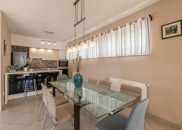 Villa Trogir * Трогір