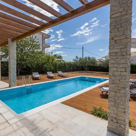 Villa Trogir 别墅 *