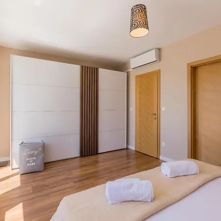 Villa Trogir 别墅 *